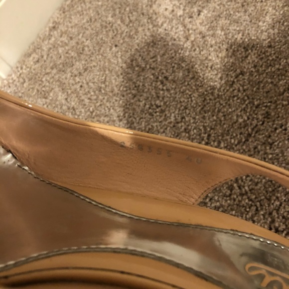 Authentic Gucci Vitello Vernice Soft Sable Wedge Sandal patent leather platforms - Picture 4 of 6